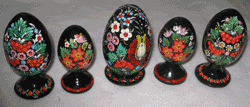 Яйца на подставке с Петриковской росписью